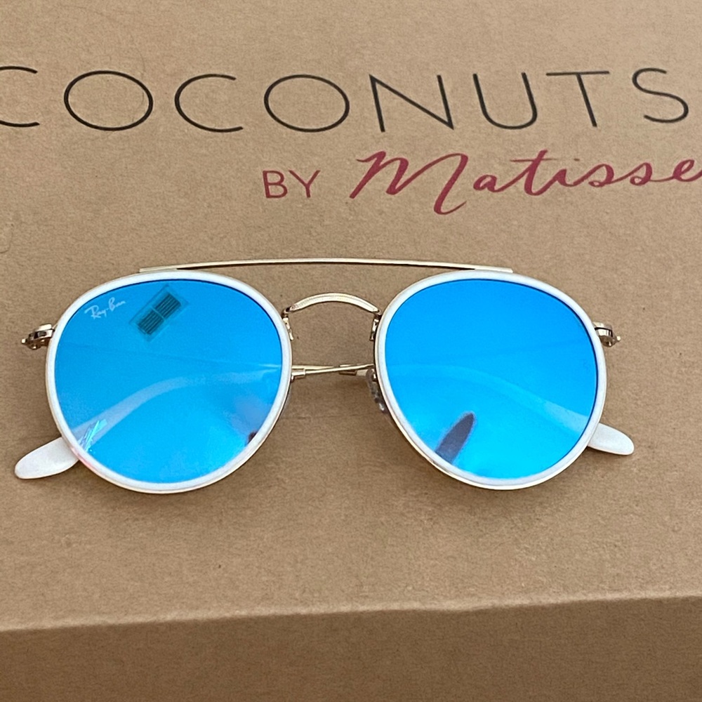 Women’s ray bans